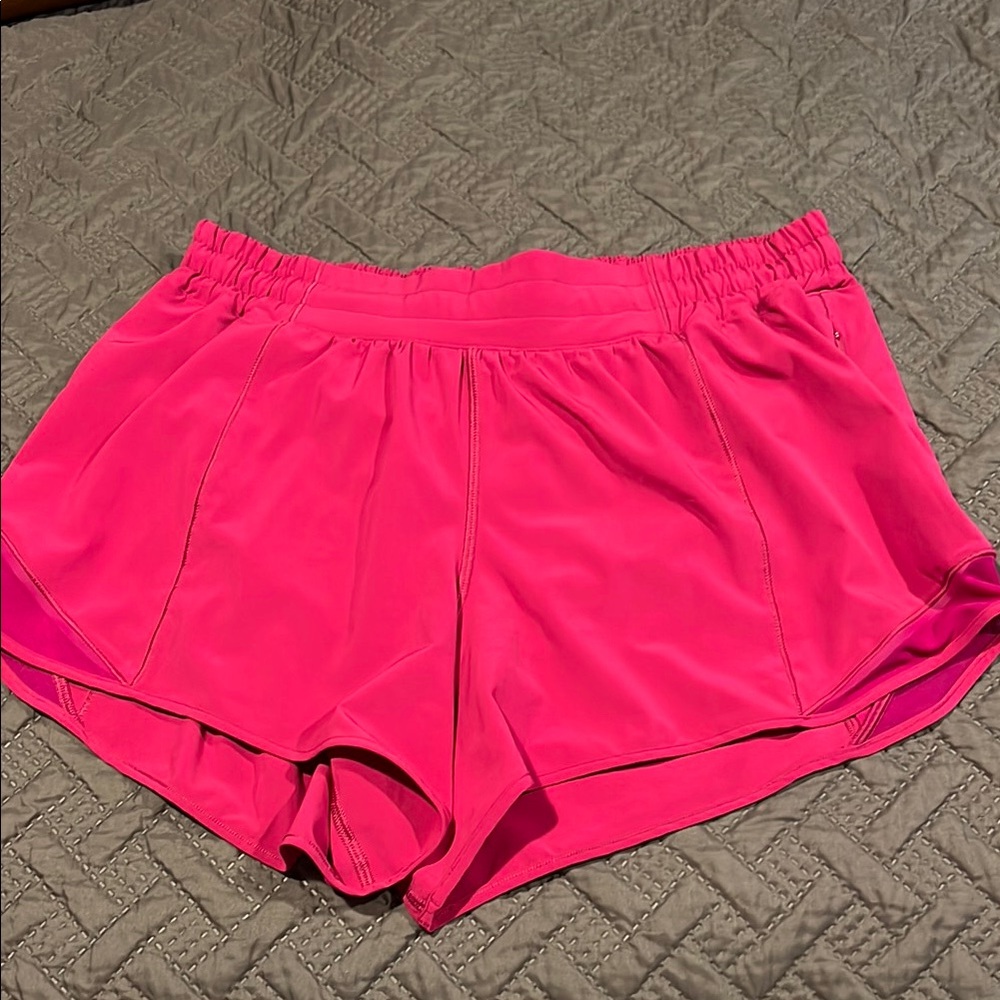 lululemon athletica hotty hot low rise 4 inch inseam shorts